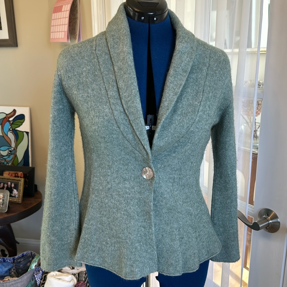 J Jill size SP cardigan in a sage green. Shawl collar, pearlescent button.